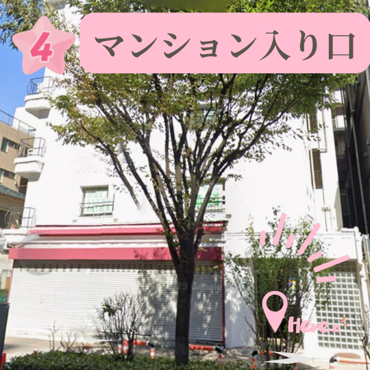 ONES DANCE STUDIO勝どき校の入口。スタジオは2階にあり、共同住宅への配慮として階段を利用するマナーを徹底。月島一小のダンス監修を務めるプロ仕様のスタジオ内は、最新のK-POPやHIPHOPレッスンに没頭できる、集中力と自立心を育む空間です。